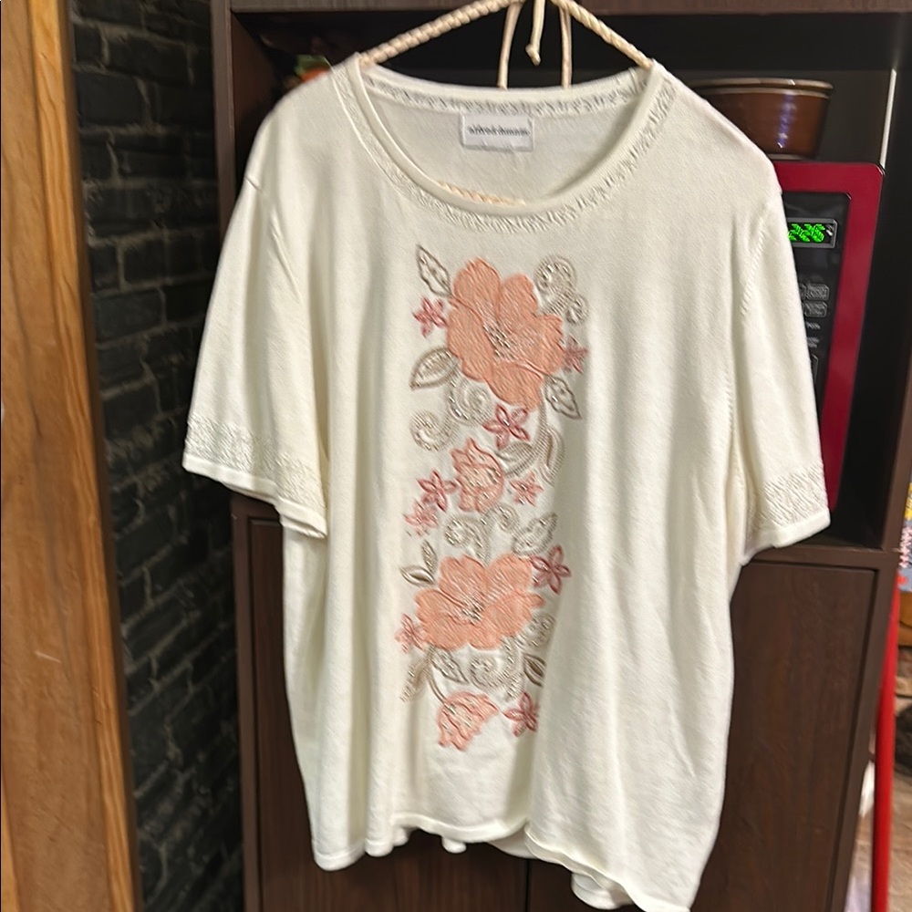 Alfred Dunner short sleeve sweater in size large